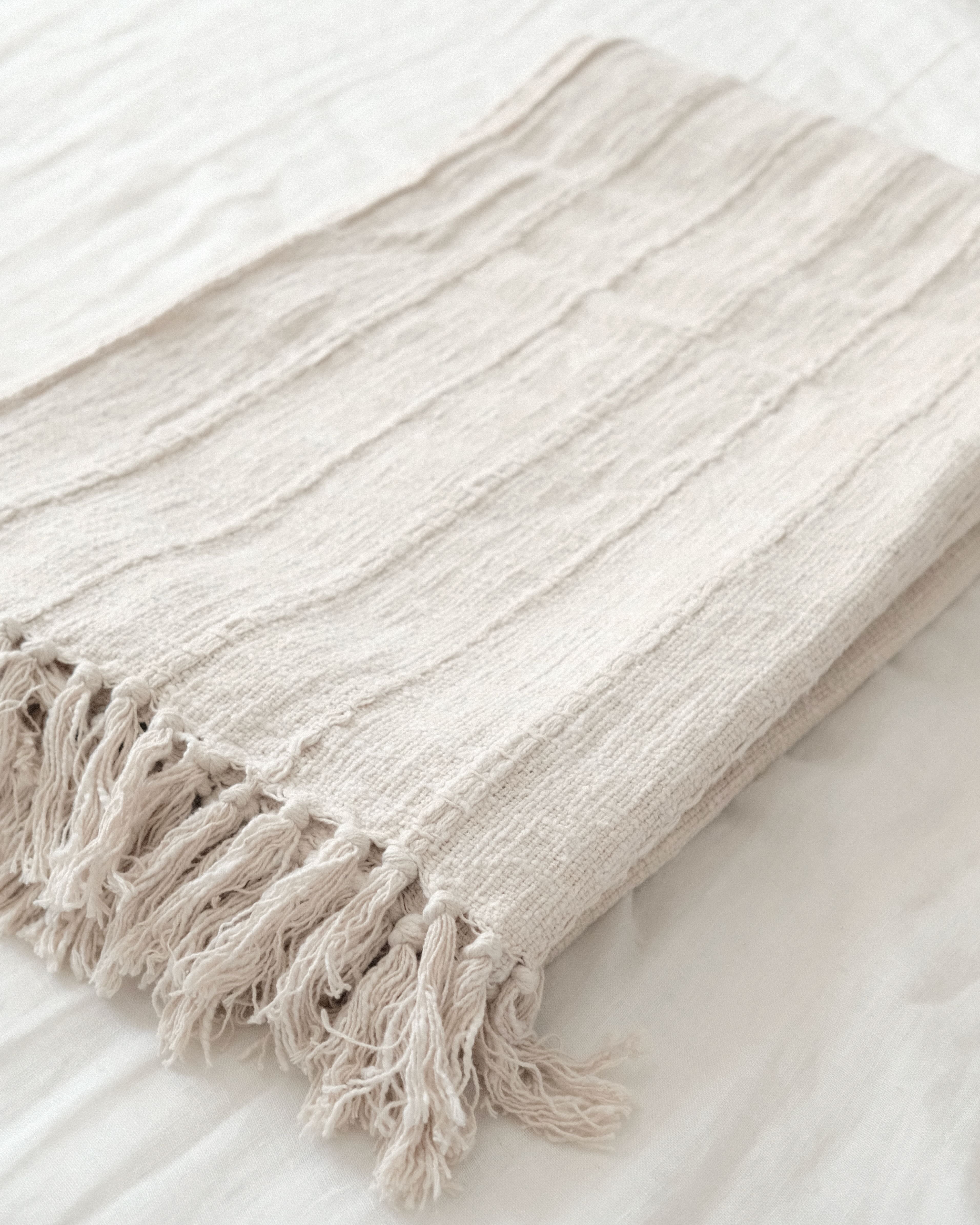 Alma Throw